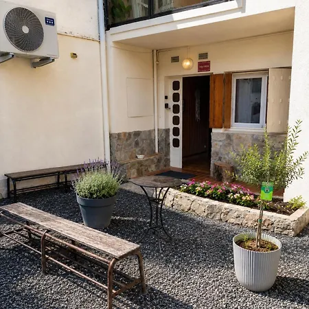Apartment Cine Lourdes